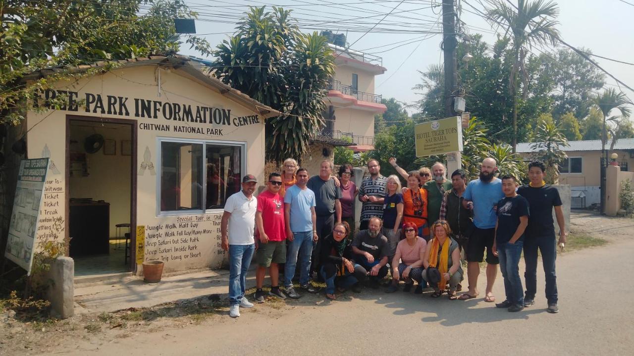 Hotel Tiger Tops Sauraha Exterior photo